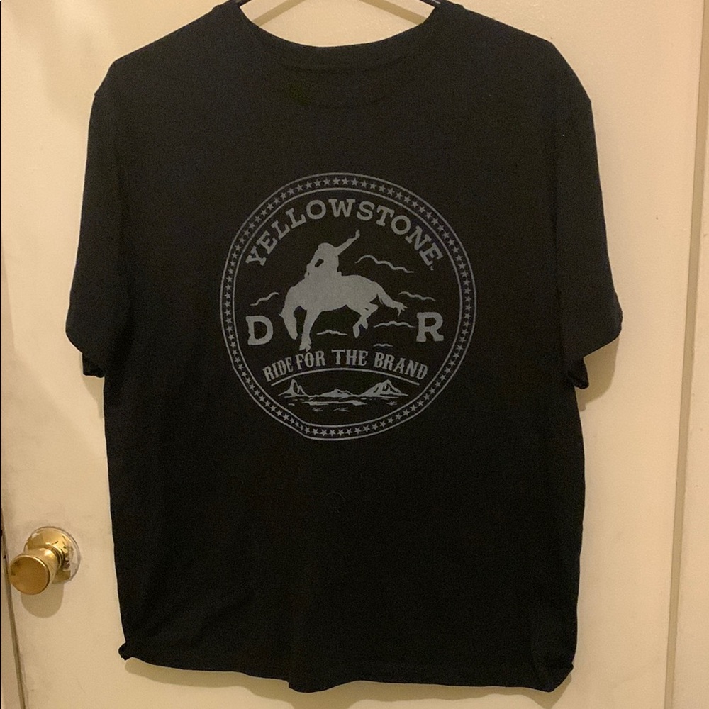 Yellowstone black and gray t-shirt, size XL.